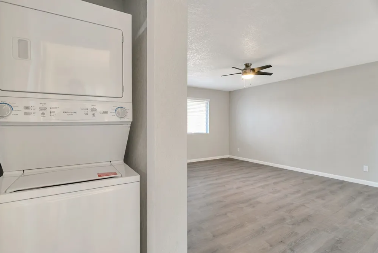 23 Palms Apartments photo 5